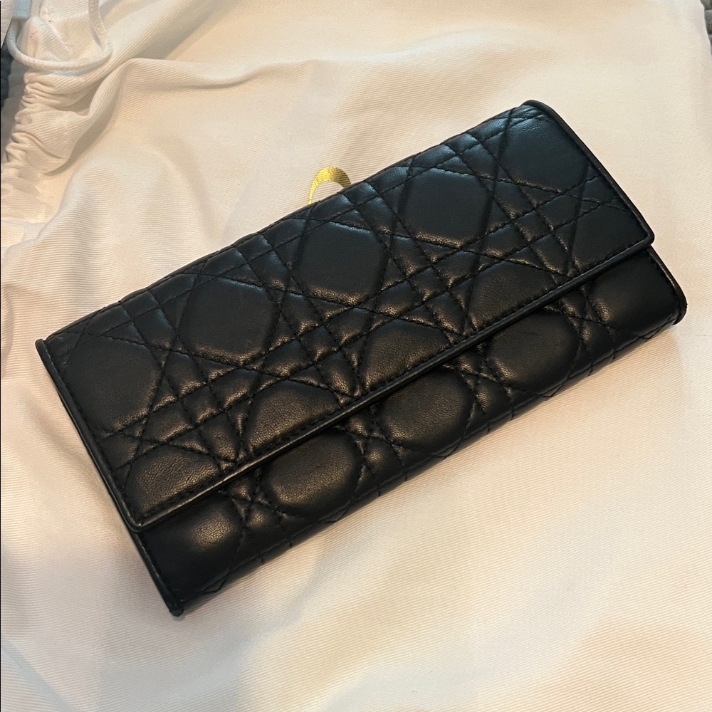 FLASH SALE🔥 LOWEST PRICE🔥NO OFFERS🔥GUC CHRISTIAN DIOR WALLET W/DIOR BOX💗